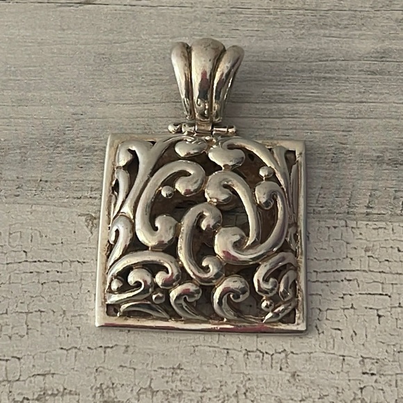 Beautiful Vintage Silver Barse Pendant. - Picture 1 of 7
